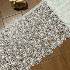 画像1: 【高品質な日本製】ケミカルレース　オフホワイト　幅19.5ｃm　約2ｍ　 (1)