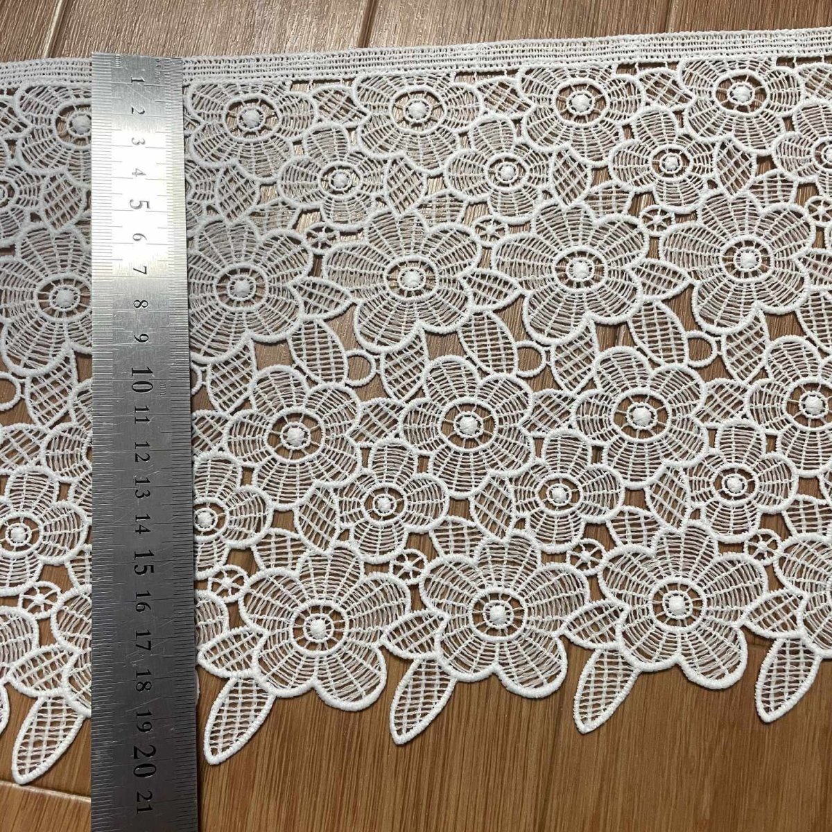 画像3: 【高品質な日本製】ケミカルレース　可愛い花柄　オフホワイト　幅19.5ｃm　約2ｍ　 (3)