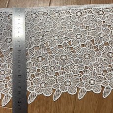 画像3: 【高品質な日本製】ケミカルレース　可愛い花柄　オフホワイト　幅19.5ｃm　約2ｍ　 (3)