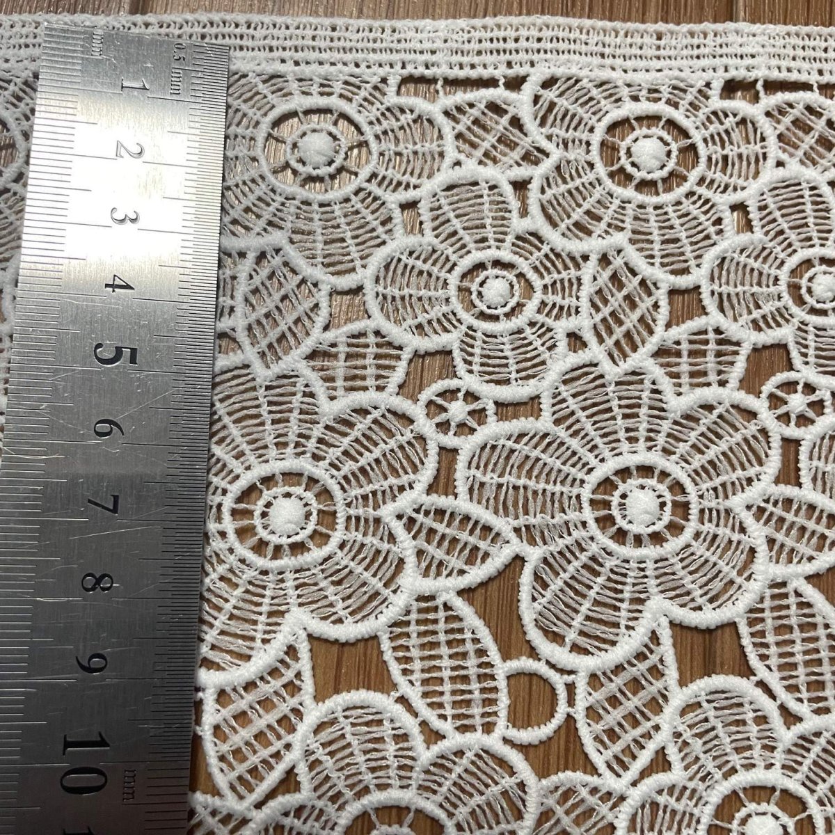 画像4: 【高品質な日本製】ケミカルレース　可愛い花柄　オフホワイト　幅19.5ｃm　約2ｍ　 (4)