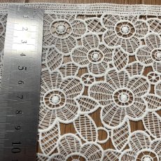 画像4: 【高品質な日本製】ケミカルレース　可愛い花柄　オフホワイト　幅19.5ｃm　約2ｍ　 (4)