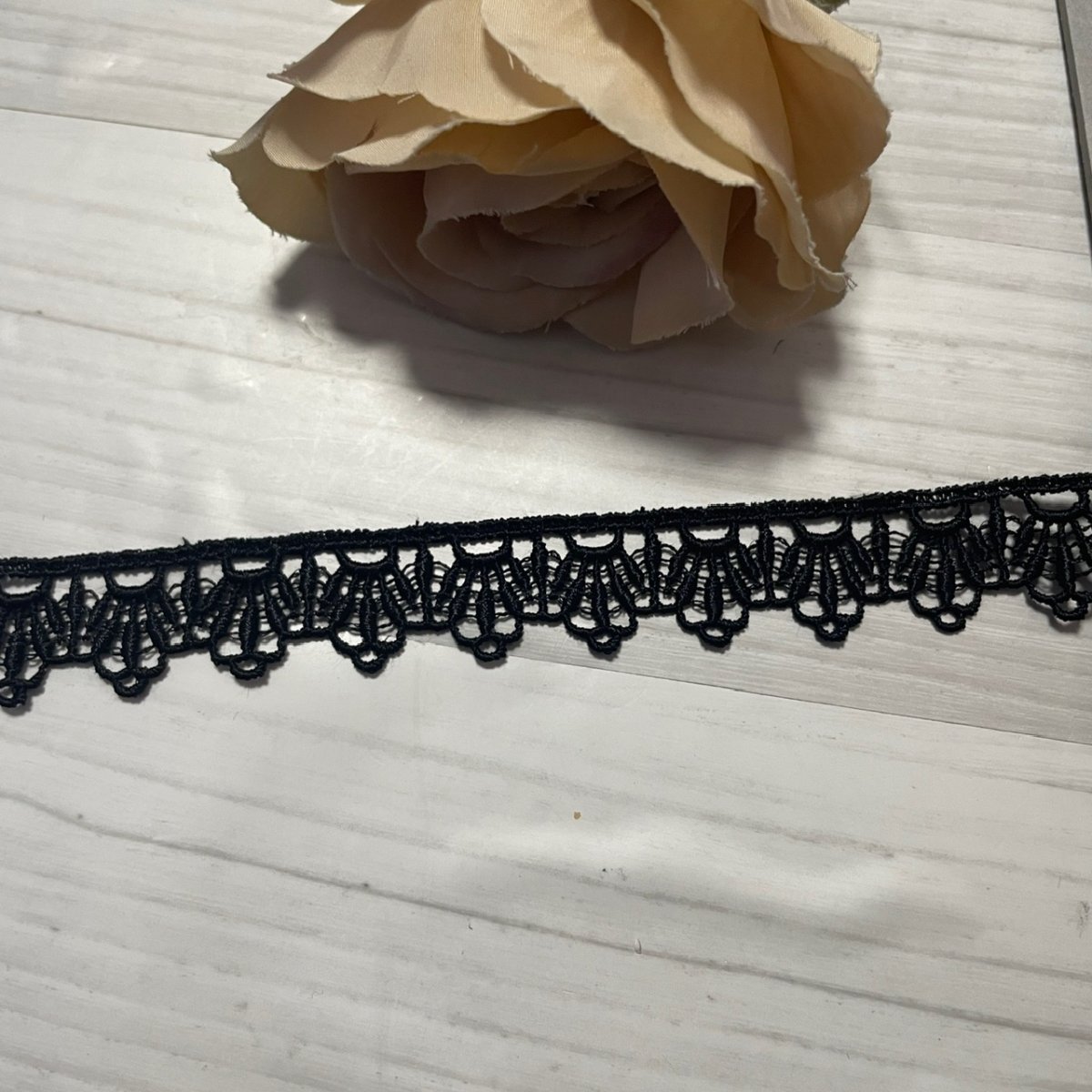 画像2: 【1点限り】ケミカルレース　きれいなスカラ　ブラック　幅1.7ｃm　5ｍ　日本製 (2)