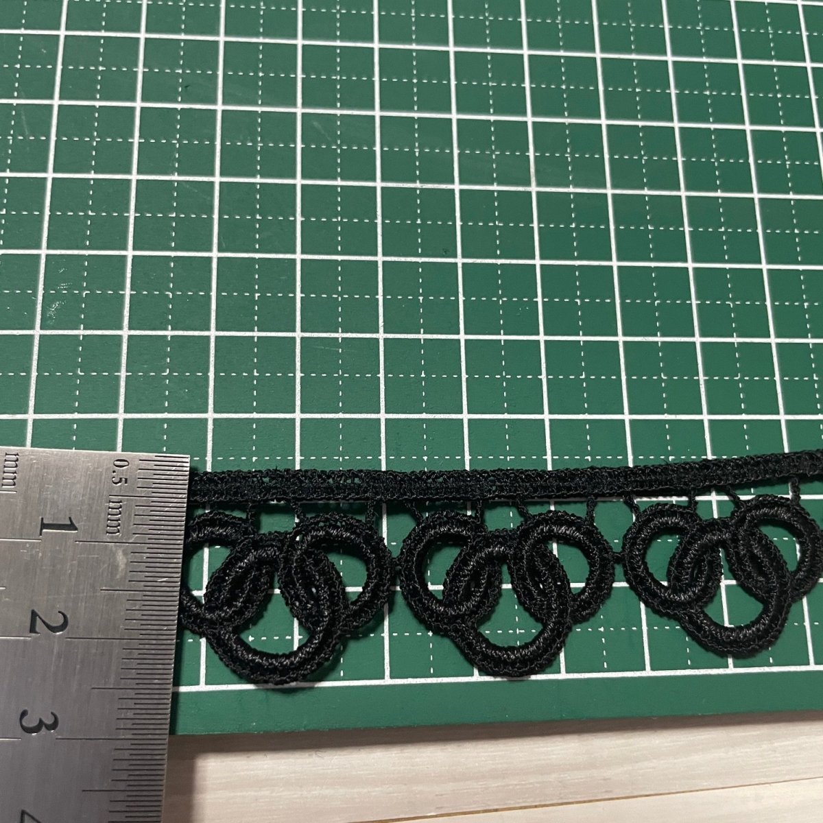 画像3: 【1点限り】ケミカルレース　まる3個柄　ブラック　幅2.3ｃm　5ｍ　日本製 (3)