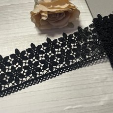 画像1: 【1点限り】ケミカルレース　2段の小花柄　ブラック　幅6.2ｃm　5ｍ　日本製 (1)