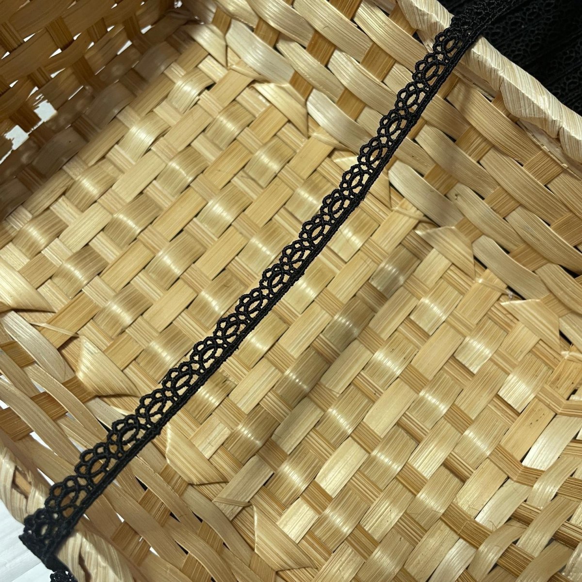 画像7: 【ドール服に】ケミカルレース　繊細なスカラ柄　ブラック　幅1cm　3ｍ　日本製 (7)