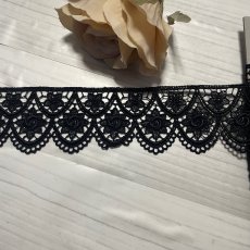 画像2: 【1点限り】ケミカルレース　2段の薔薇と小花柄　ブラック　幅4.5ｃm　5ｍ　日本製 (2)