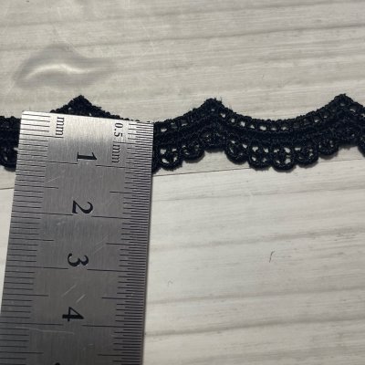 画像1: 【ドール服に】ケミカルレース　スカラ柄　ブラック　幅1cm　6ｍ　日本製