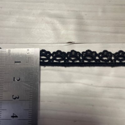 画像1: 【ドール服に】ケミカルレース　繊細なスカラ柄　ブラック　幅1cm　6ｍ　日本製