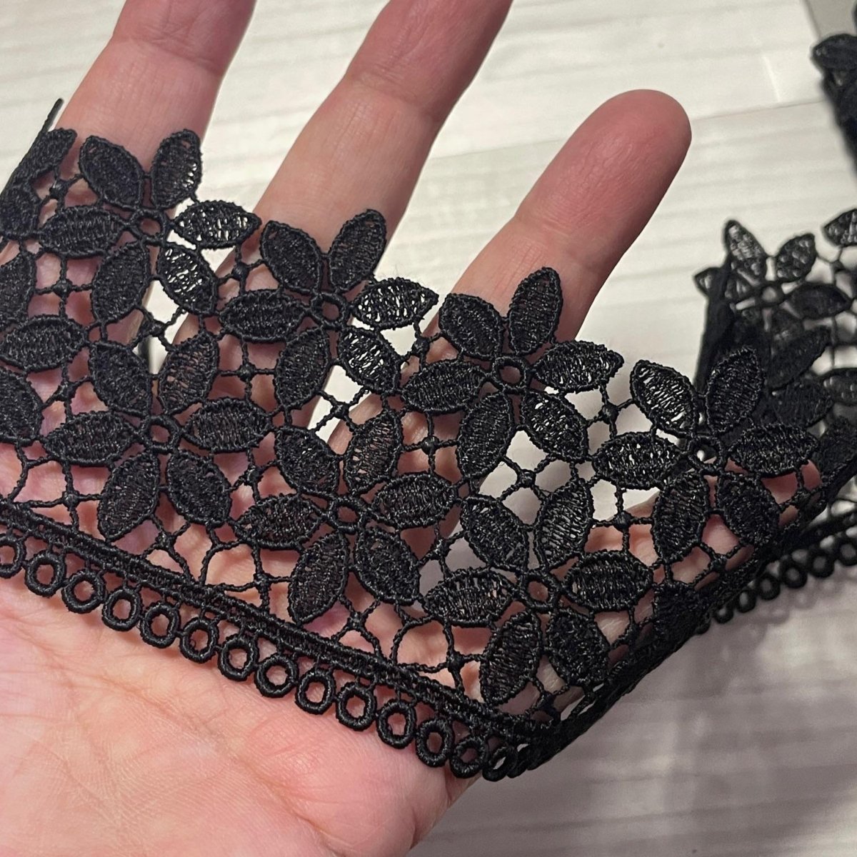 画像6: 【1点限り】ケミカルレース　2段の小花柄　ブラック　幅6.2ｃm　5ｍ　日本製 (6)