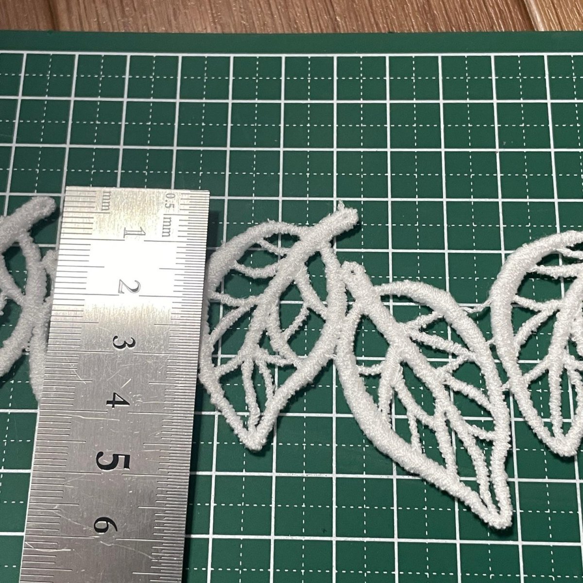 画像3: 【安心の日本製】ケミカルレース　コットンオフホワイト　幅4.5cm　1ｍ　ツインの葉っぱリーフ柄 (3)