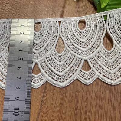 画像1: 【高品質な日本製】ケミカルレース　うろこ柄　オフホワイト　幅7.8ｃm