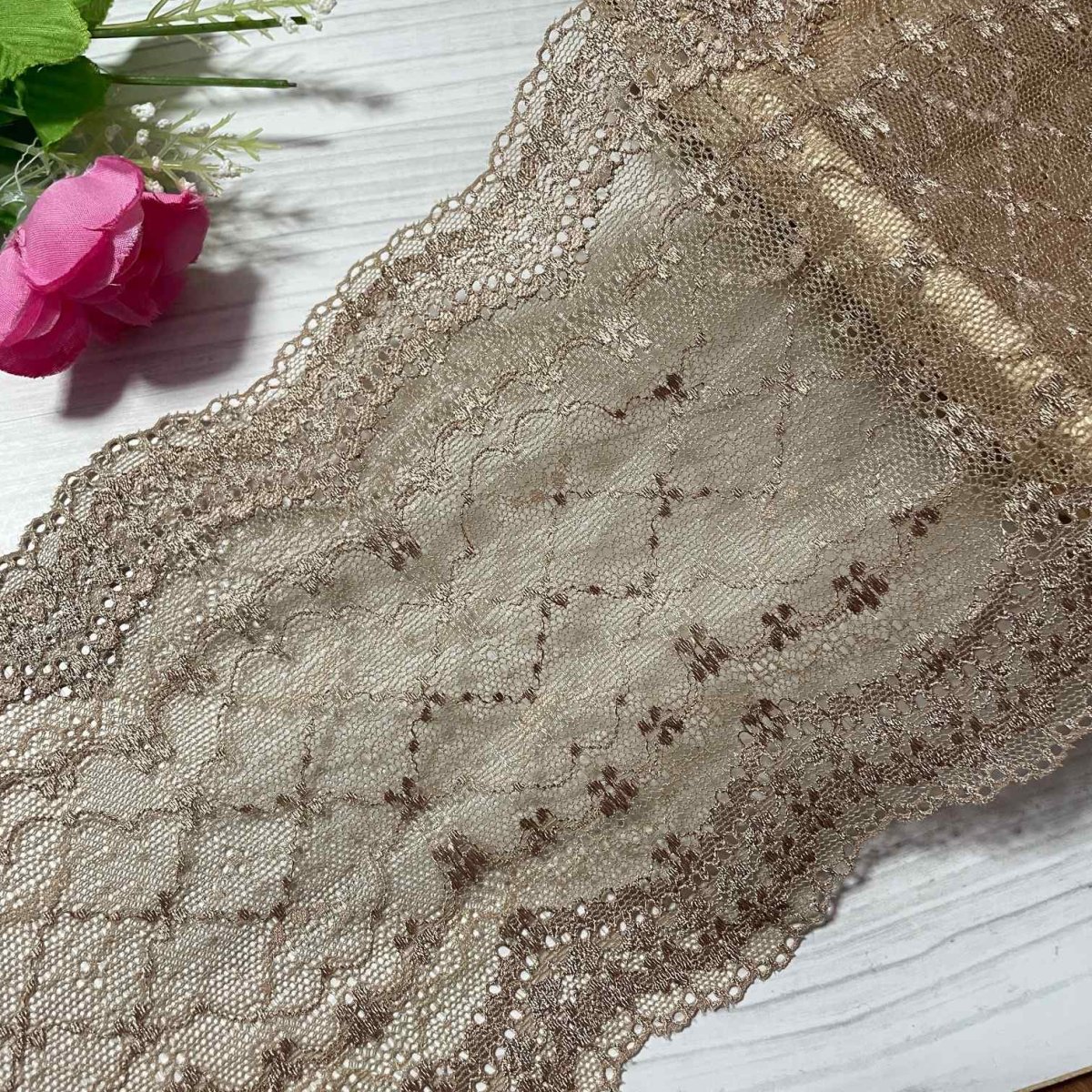 画像2: ラッセルストレッチレース　ブラウン　幅16cm　透け感のある小花格子柄　3m (2)