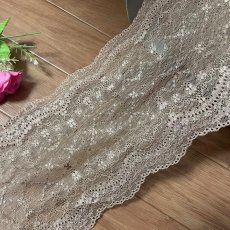 画像4: ラッセルストレッチレース　ブラウン　幅16cm　透け感のある小花格子柄　3m (4)
