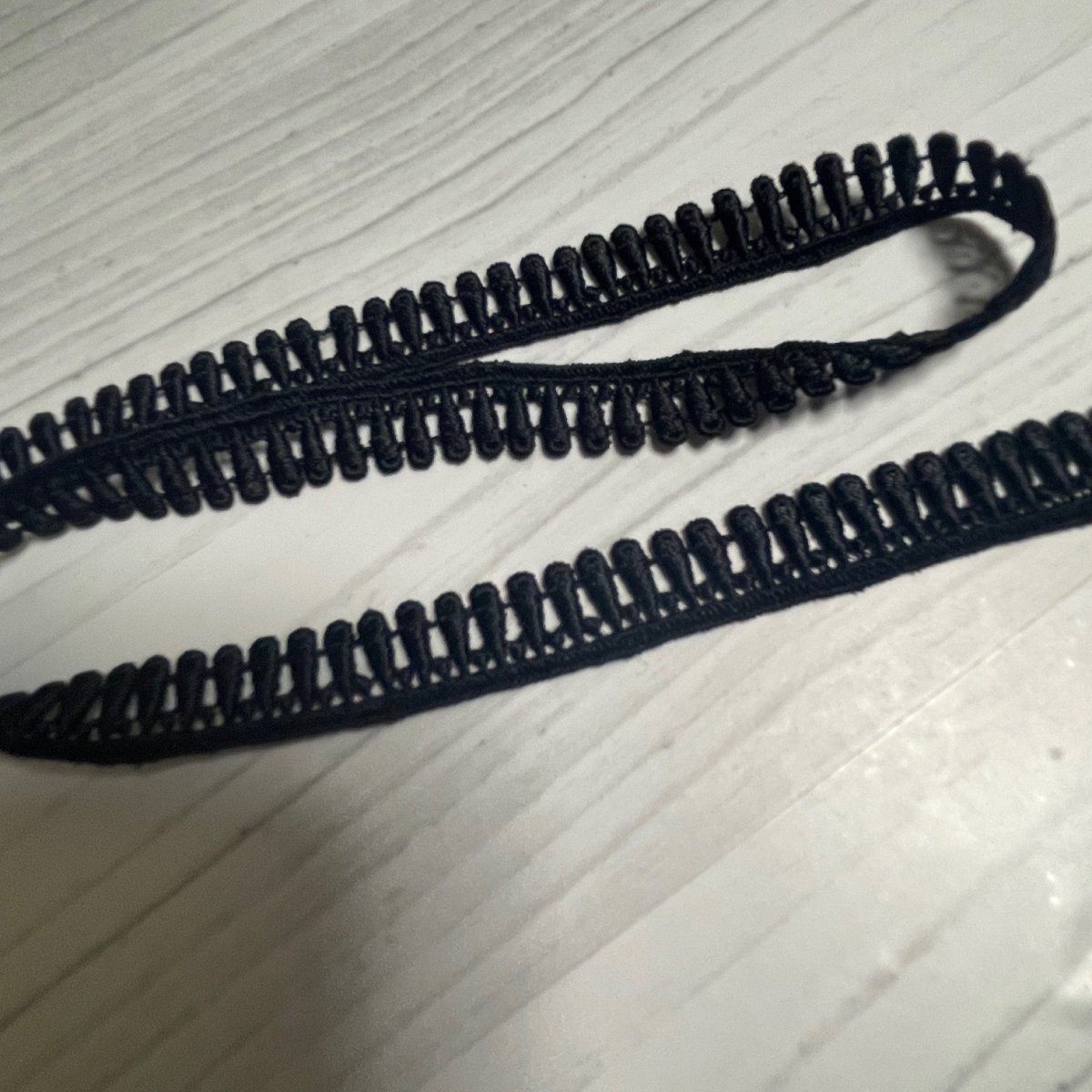 画像2: 【1点限り】ケミカルレース　ティアードロップ柄　ブラック　幅1.2cm　5ｍ　日本製 (2)