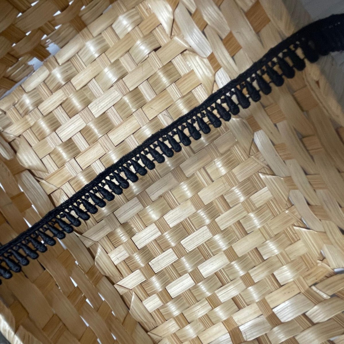 画像4: 【1点限り】ケミカルレース　ティアードロップ柄　ブラック　幅1.2cm　5ｍ　日本製 (4)