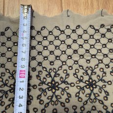 画像5: 【高品質な日本製】刺繍レース　カーキブラック　幅53cm　1ｍ　可愛いスカラと大胆な花柄 (5)