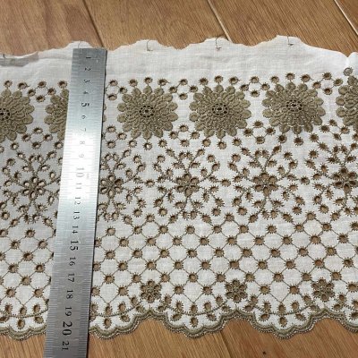 画像1: 【高品質な日本製】刺繍レース　ベージュ　幅20cm　1ｍ　可愛いスカラと大胆な花柄