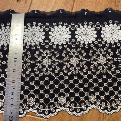 画像1: 【高品質な日本製】刺繍レース　ネイビーホワイト　幅19.5cm　1ｍ　可愛いスカラと大胆な花柄
