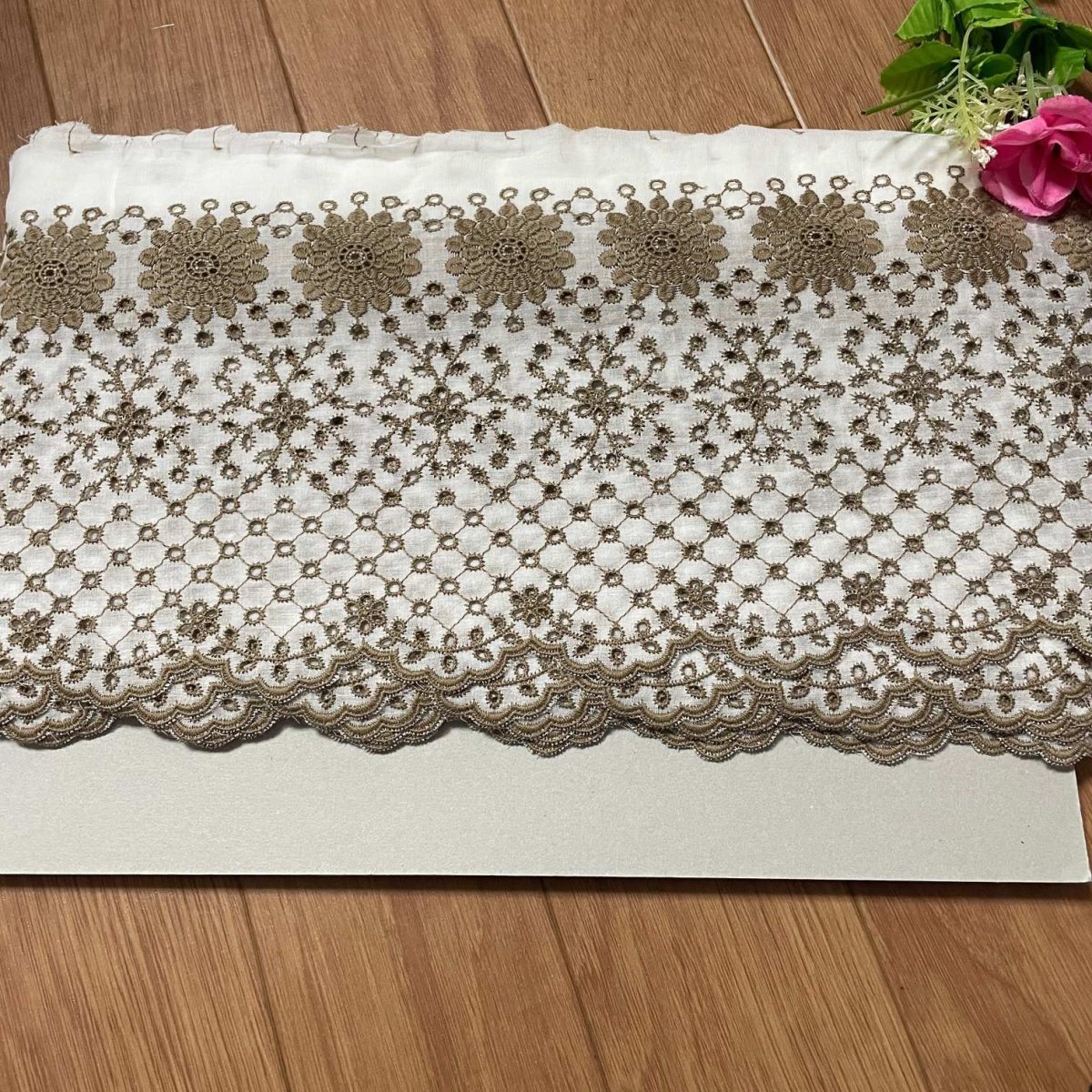 画像6: 【高品質な日本製】刺繍レース　ベージュ　幅20cm　1ｍ　可愛いスカラと大胆な花柄 (6)