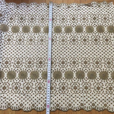画像1: 【高品質な日本製】刺繍レース　ベージュ　幅52cm　1ｍ　可愛いスカラと大胆な花柄