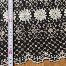 画像3: 【高品質な日本製】刺繍レース　ネイビーホワイト　幅52cm　1ｍ　可愛いスカラと大胆な花柄 (3)