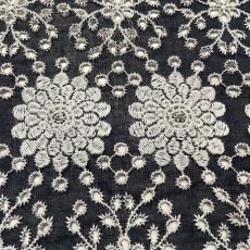画像5: 【高品質な日本製】刺繍レース　ネイビーホワイト　幅52cm　1ｍ　可愛いスカラと大胆な花柄 (5)