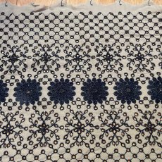画像3: 【高品質な日本製】刺繍レース　カーキブラック　幅53cm　1ｍ　可愛いスカラと大胆な花柄 (3)