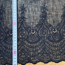 画像4: 【高品質な日本製】刺繍レース　ブラック　幅43cm　1ｍ　オリエンタル柄ガーゼ風 (4)