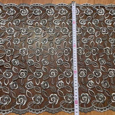 画像1: 【高品質な日本製】チュールレース　ブラックシルバー　幅43cm　1ｍ　透け感のある薔薇柄
