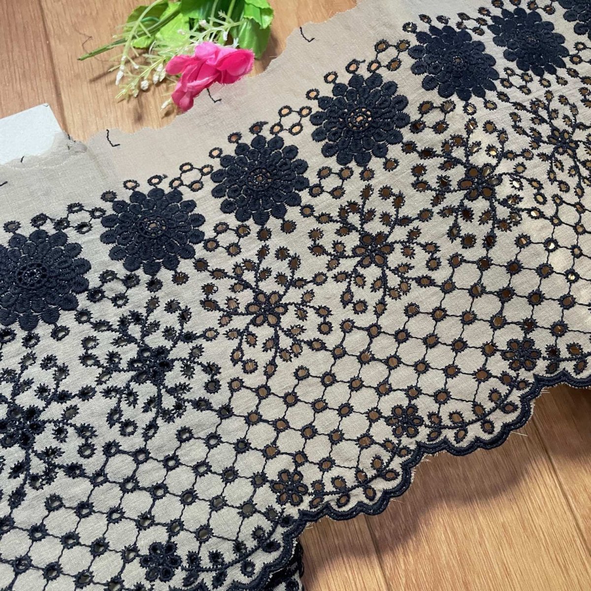 画像6: 【高品質な日本製】刺繍レース　カーキブラック　幅19.5cm　1ｍ　可愛いスカラと大胆な花柄 (6)