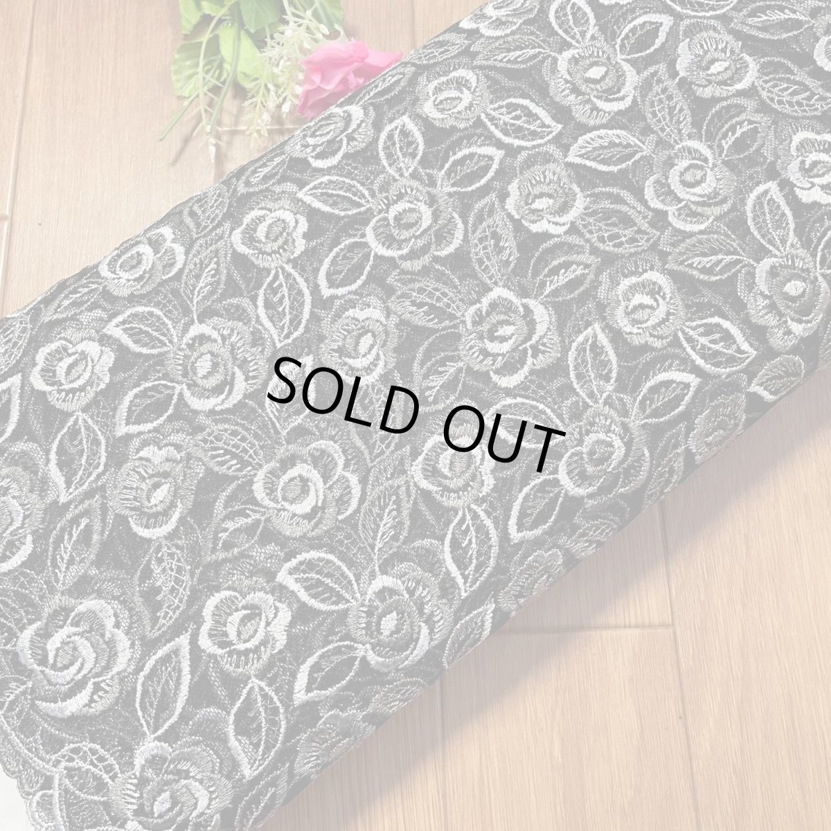 画像11: 【高品質な日本製】チュールレース　ブラックシルバー　幅43cm　1ｍ　透け感のある薔薇柄 (11)