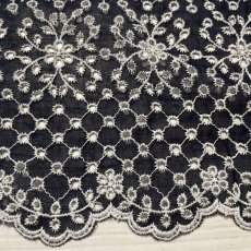 画像6: 【高品質な日本製】刺繍レース　ネイビーホワイト　幅52cm　1ｍ　可愛いスカラと大胆な花柄 (6)