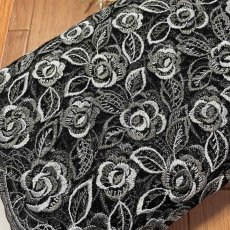 画像10: 【高品質な日本製】チュールレース　ブラックシルバー　幅43cm　1ｍ　透け感のある薔薇柄 (10)