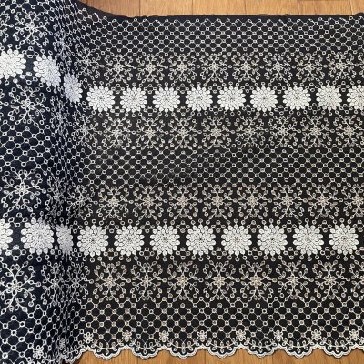 画像2: 【高品質な日本製】刺繍レース　ネイビーホワイト　幅52cm　1ｍ　可愛いスカラと大胆な花柄