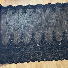 画像1: 【高品質な日本製】刺繍レース　ブラック　幅43cm　1ｍ　オリエンタル柄ガーゼ風 (1)
