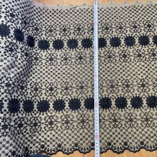 画像2: 【高品質な日本製】刺繍レース　カーキブラック　幅53cm　1ｍ　可愛いスカラと大胆な花柄 (2)