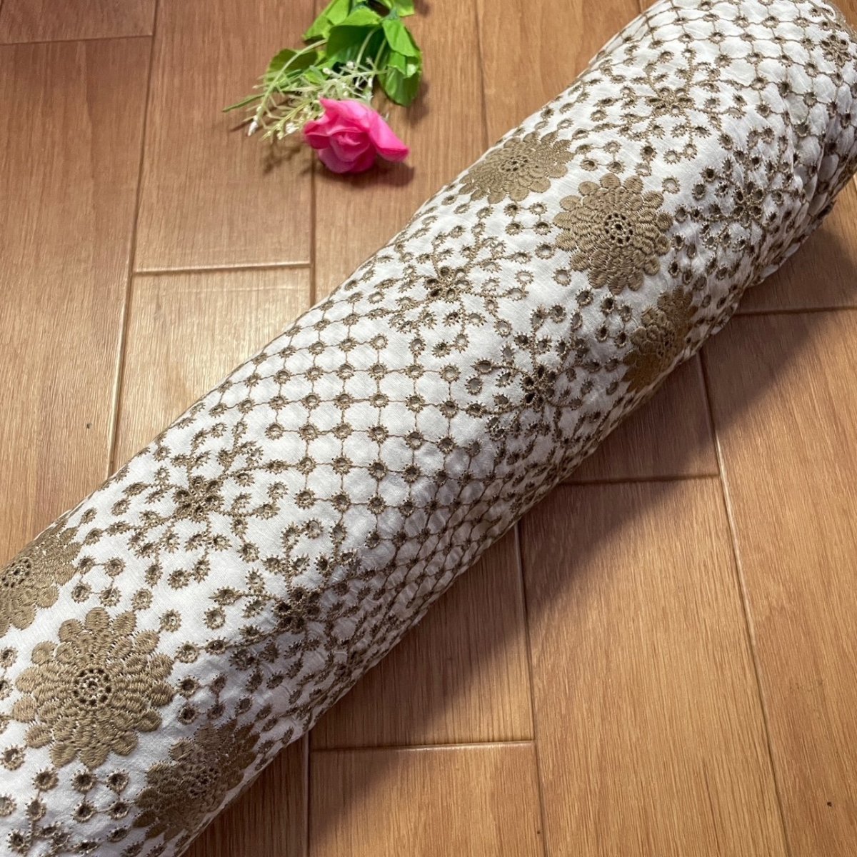 画像6: 【高品質な日本製】刺繍レース　ベージュ　幅52cm　1ｍ　可愛いスカラと大胆な花柄 (6)