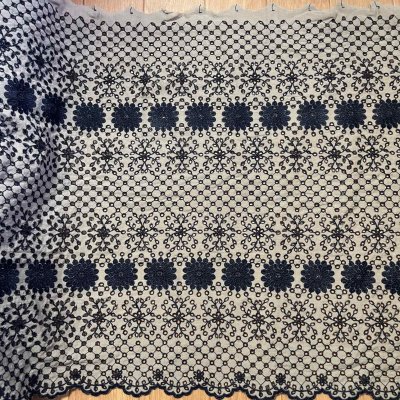 画像2: 【高品質な日本製】刺繍レース　カーキブラック　幅53cm　1ｍ　可愛いスカラと大胆な花柄