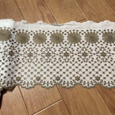 画像2: 【高品質な日本製】刺繍レース　ベージュ　幅20cm　1ｍ　可愛いスカラと大胆な花柄