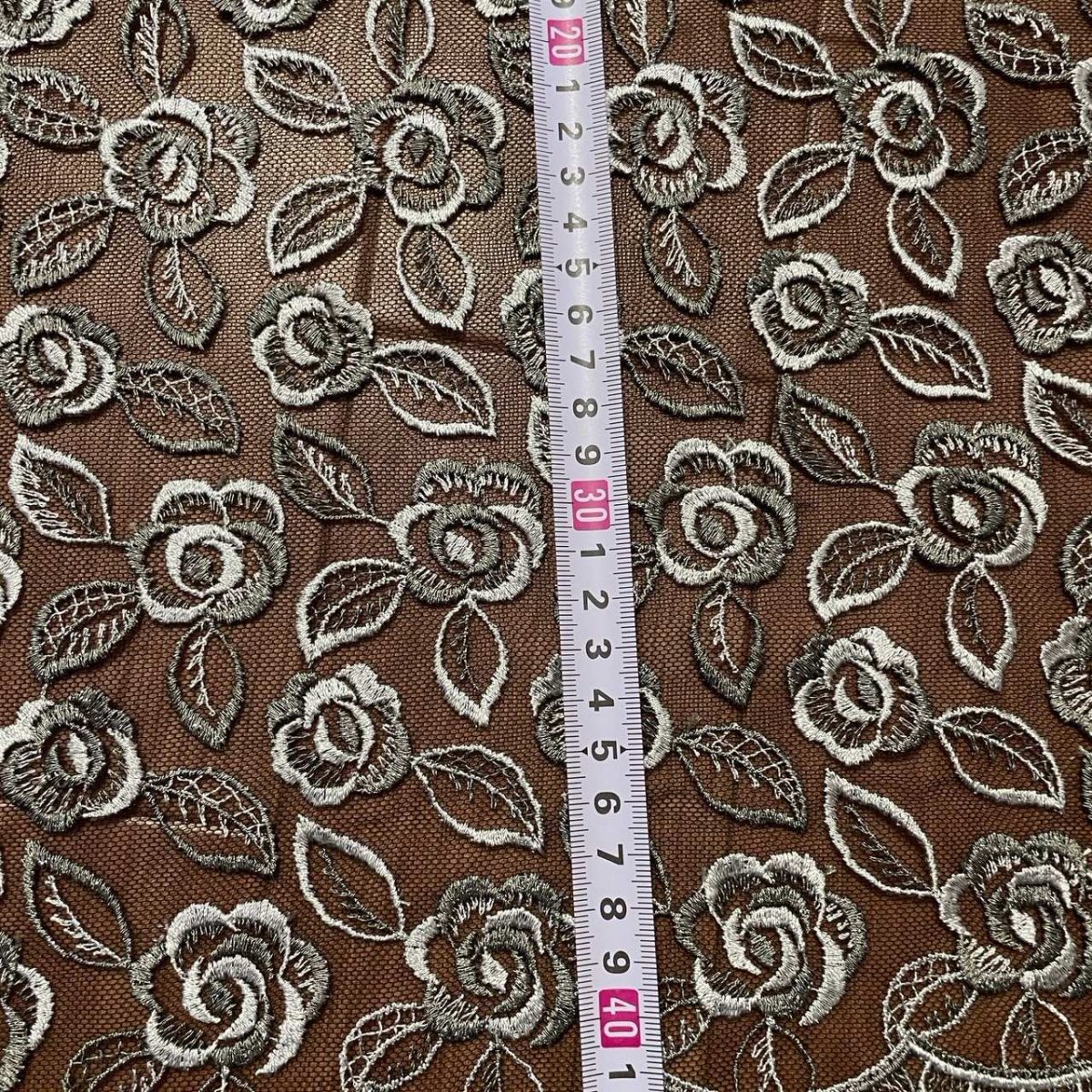 画像5: 【高品質な日本製】チュールレース ブラックシルバー 幅43cm 1m 透け感のある薔薇柄 (5)