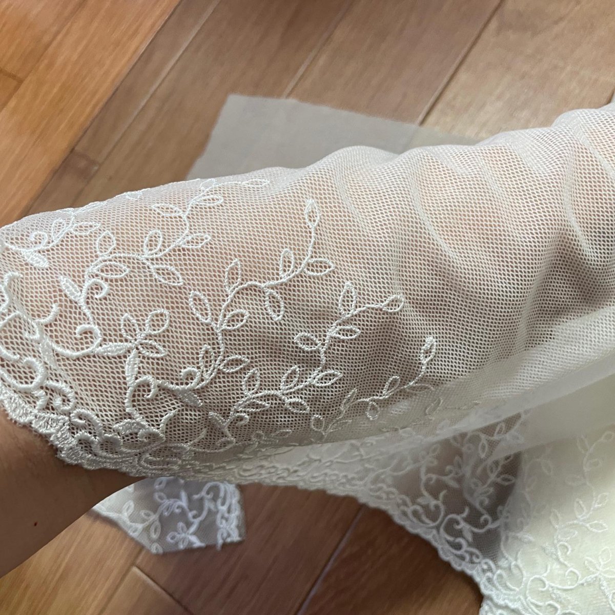 画像5: 【伸縮性あり日本製】ストレッチチュールレース　オフホワイト　幅39cm　1ｍ　リーフ柄 (5)