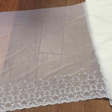 画像1: 【伸縮性あり日本製】ストレッチチュールレース　オフホワイト　幅39cm　1ｍ　リーフ柄 (1)