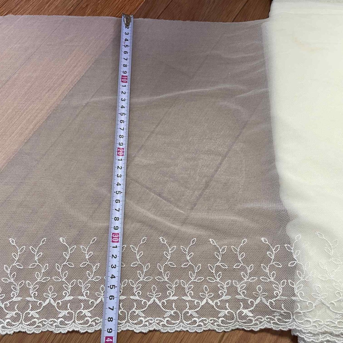 画像2: 【伸縮性あり日本製】ストレッチチュールレース　オフホワイト　幅39cm　1ｍ　リーフ柄 (2)