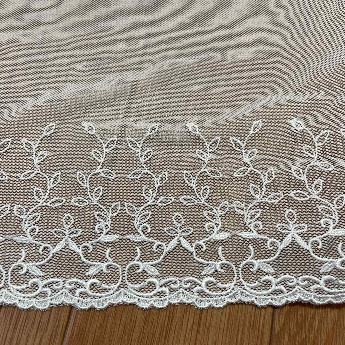 画像4: 【伸縮性あり日本製】ストレッチチュールレース　オフホワイト　幅39cm　1ｍ　リーフ柄 (4)