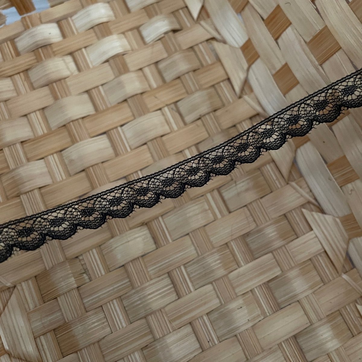 画像7: 【日本製】ラッセルレース　ブラック　幅0.9cmドット柄　10ｍ巻　 (7)