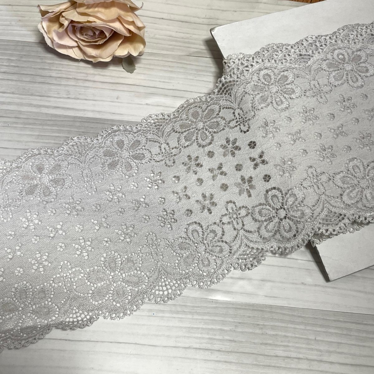 画像7: 【日本製】５ｍ！幅12.8cm可愛い花柄ラッセルストレッチレース　グレー (7)