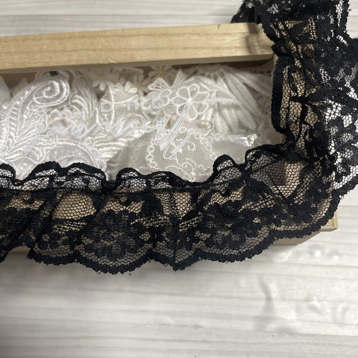 画像8: 日本製ラッセルフリルレース　４ｃｍ　薔薇柄　黒　５ｍ (8)