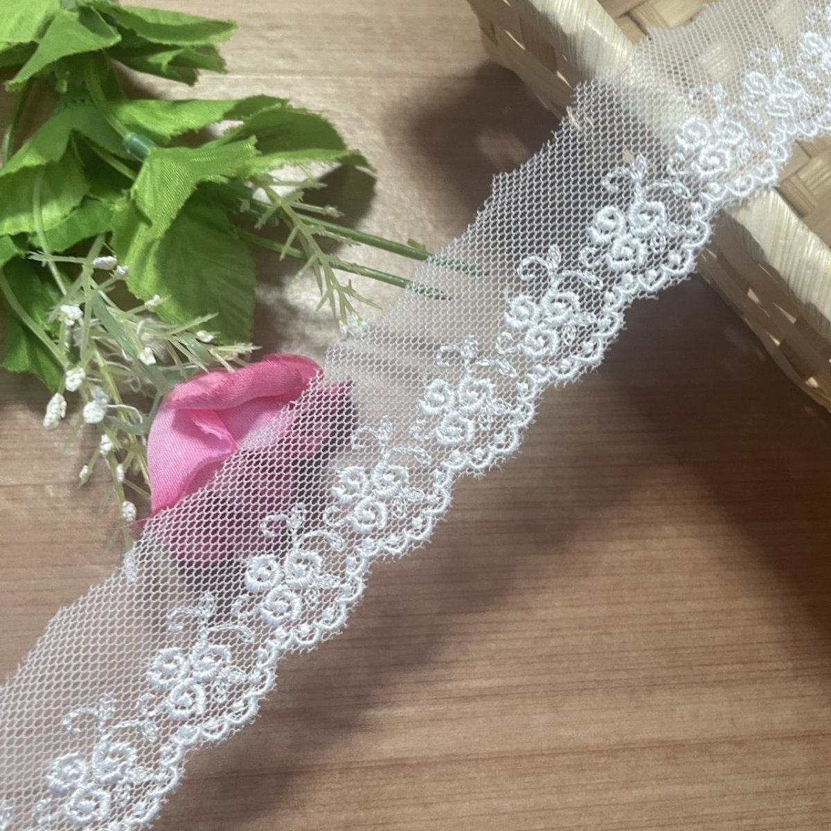 画像2: 【美しい日本製】チュールレース　オフホワイト　幅3.2cm　キュートな薔薇柄　3ｍ巻！ (2)