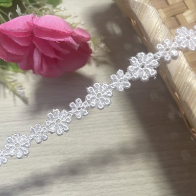 画像3: 【高品質な日本製】ケミカルレース　オフホワイト幅1.1cm大小のお花柄　3m