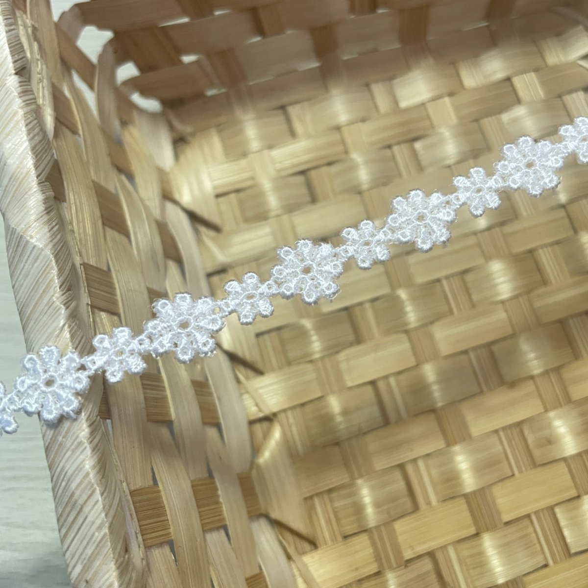 画像5: 【高品質な日本製】ケミカルレース　オフホワイト幅1.1cm大小のお花柄　3m (5)